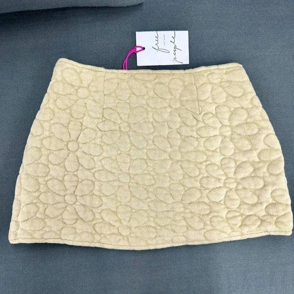 NWT Free People Folk Floral Daisy Mini Skirt Quilted Flower Tan Cream XS - Picture 7 of 11